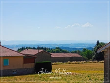 Recent house of 170 m² on 2100 m² of preserved land, 7 rooms, 5 bedrooms including dressing room, 85 m² garage in MAROLS (42)