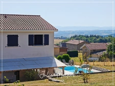 Recent house of 170 m² on 2100 m² of preserved land, 7 rooms, 5 bedrooms including dressing room, 85 m² garage in MAROLS (42)