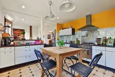 Grande maison familiale de 330 m² Carrez sur 1400 m² de terrain - 4 chambres, sous-sol complet et combles aménagés