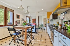 Grande maison familiale de 330 m² Carrez sur 1400 m² de terrain - 4 chambres, sous-sol complet et combles aménagés
