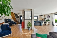 Recent house of 170 m² on 2100 m² of preserved land, 7 rooms, 5 bedrooms including dressing room, 85 m² garage in MAROLS (42)