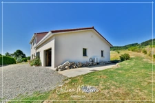 Recent house of 170 m² on 2100 m² of preserved land, 7 rooms, 5 bedrooms including dressing room, 85 m² garage in MAROLS (42)