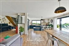 Recent house of 170 m² on 2100 m² of preserved land, 7 rooms, 5 bedrooms including dressing room, 85 m² garage in MAROLS (42)