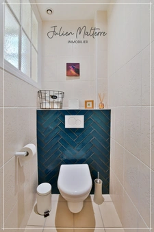 A 1920s bourgeois house with 210 m² of living space and outbuildings, 6 bedrooms, in the heart of St-Etienne