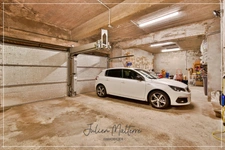 A 1920s bourgeois house with 210 m² of living space and outbuildings, 6 bedrooms, in the heart of St-Etienne