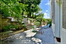 A 1920s bourgeois house with 210 m² of living space and outbuildings, 6 bedrooms, in the heart of St-Etienne