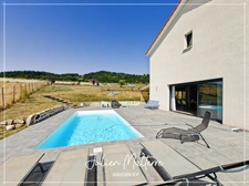 Recent house of 170 m² on 2100 m² of preserved land, 7 rooms, 5 bedrooms including dressing room, 85 m² garage in MAROLS (42)