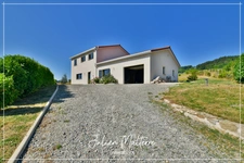 Recent house of 170 m² on 2100 m² of preserved land, 7 rooms, 5 bedrooms including dressing room, 85 m² garage in MAROLS (42)