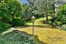 A 1920s bourgeois house with 210 m² of living space and outbuildings, 6 bedrooms, in the heart of St-Etienne