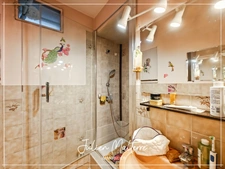 LA RICAMARIE - Ground floor 2-bedroom apartment of 52.83 m², cellar and large garage