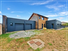 St-Just-St-Rambert, architect-designed house, 147 m², 4 bedrooms, double garage on a 985 m² plot