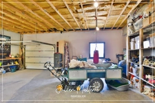 Recent house of 170 m² on 2100 m² of preserved land, 7 rooms, 5 bedrooms including dressing room, 85 m² garage in MAROLS (42)
