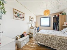 Recent house of 170 m² on 2100 m² of preserved land, 7 rooms, 5 bedrooms including dressing room, 85 m² garage in MAROLS (42)