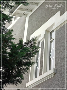 A 1920s bourgeois house with 210 m² of living space and outbuildings, 6 bedrooms, in the heart of St-Etienne
