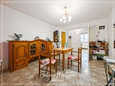 LA RICAMARIE - Ground floor 2-bedroom apartment of 52.83 m², cellar and large garage