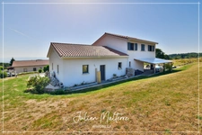 Recent house of 170 m² on 2100 m² of preserved land, 7 rooms, 5 bedrooms including dressing room, 85 m² garage in MAROLS (42)
