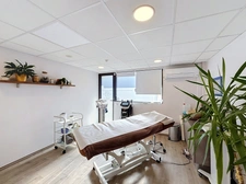 INSTITUT DE BEAUTÉ & BIEN-ÊTRE — MURS ET FONDS — PROXIMITÉ SUISSE