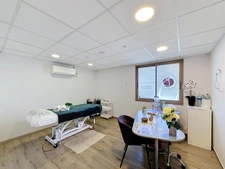 INSTITUT DE BEAUTÉ & BIEN-ÊTRE — MURS ET FONDS — PROXIMITÉ SUISSE