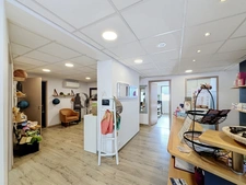 INSTITUT DE BEAUTÉ & BIEN-ÊTRE — MURS ET FONDS — PROXIMITÉ SUISSE