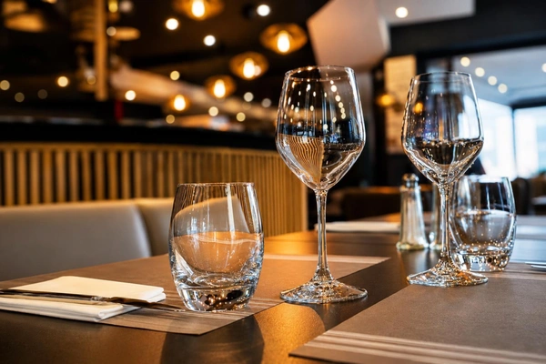 Restaurant à vendre ANNEMASSE (74), 2 Terrasses privées et chauffées, garage, parking, Tram, centre ville, Licence IV; extraction, licence 4