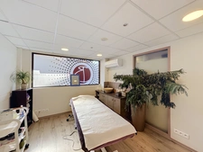 INSTITUT DE BEAUTÉ & BIEN-ÊTRE — MURS ET FONDS — PROXIMITÉ SUISSE