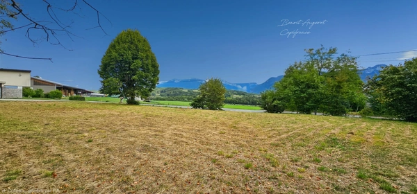 GROISY – TERRAIN A BATIR DE 1 054 M² AVEC MAGNIFIQUE VUE