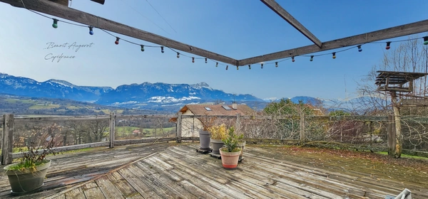 À vendre, Hauteurs du GROISY (Haute-Savoie)– Maison écologique 180m² avec vue panoramique Terrain 1500m²