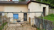 Immeuble à vendre SAINT MARTIN DES OLMES (63) 4 appartements avec 1,2 hectare de terrain 