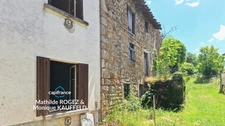 Maison à rénover avec grange en pierre, source et 7 000 m² de terrain - Saint Gervais Sous Meymont (63)