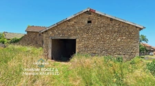 Maison à rénover avec grange en pierre, source et 7 000 m² de terrain - Saint Gervais Sous Meymont (63)