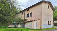 Immeuble à vendre SAINT MARTIN DES OLMES (63) 4 appartements avec 1,2 hectare de terrain 