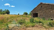 Maison à rénover avec grange en pierre, source et 7 000 m² de terrain - Saint Gervais Sous Meymont (63)