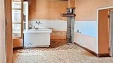 Maison à rénover avec grange en pierre, source et 7 000 m² de terrain - Saint Gervais Sous Meymont (63)