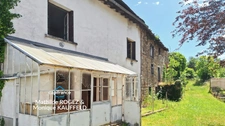 Maison à rénover avec grange en pierre, source et 7 000 m² de terrain - Saint Gervais Sous Meymont (63)