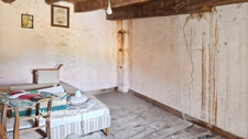 Maison à rénover avec grange en pierre, source et 7 000 m² de terrain - Saint Gervais Sous Meymont (63)