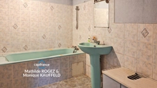 Maison à rénover avec grange en pierre, source et 7 000 m² de terrain - Saint Gervais Sous Meymont (63)