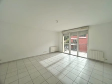 Dpt Haute Savoie (74), à vendre FAVERGES appartement T3 ( 67 m2) 2ème étage avec terrasse et vue.