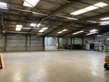 Local/bureau à vendre Péage à 5 minutes - Lyon à 15 mn (69) Bâtiment avec quai de déchargement - Accès autoroute proche