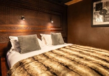 ULTRA-PREMIUM ALPINE COMPLEX of 3,500 m² in TIGNES (73) 5 Chalets, ski-in/ski-out access, view, swimming pool. 