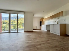 Dpt Haute Savoie (74), à vendre FAVERGES appartement T3 100% RENOVE ( 73,21 m2) Expo Sud Est au 2ème étage avec terrasse 
