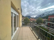 Dpt Haute Savoie (74), à vendre FAVERGES appartement T3 ( 67 m2) 2ème étage avec terrasse et vue.