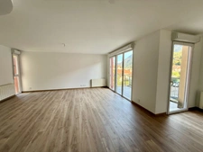 Dpt Haute Savoie (74), à vendre FAVERGES appartement T3 100% RENOVE ( 73,21 m2) Expo Sud Est au 2ème étage avec terrasse 