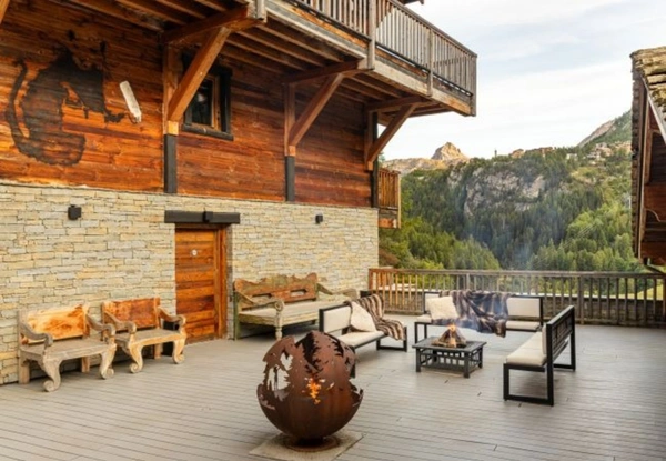 ENSEMBLE ALPIN ULTRA-PREMIUM de 3 400 m² à TIGNES (73) 5 Chalets haut de gamme , accès ski au pied, vue, piscine . 
