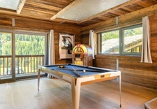 ULTRA-PREMIUM ALPINE COMPLEX of 3,500 m² in TIGNES (73) 5 Chalets, ski-in/ski-out access, view, swimming pool. 