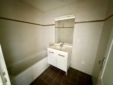 Dpt Haute Savoie (74), à vendre FAVERGES appartement T3 100% RENOVE ( 73,21 m2) Expo Sud Est au 2ème étage avec terrasse 