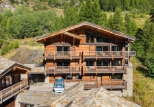ULTRA-PREMIUM ALPINE COMPLEX of 3,500 m² in TIGNES (73) 5 Chalets, ski-in/ski-out access, view, swimming pool. 