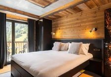 ULTRA-PREMIUM ALPINE COMPLEX of 3,500 m² in TIGNES (73) 5 Chalets, ski-in/ski-out access, view, swimming pool. 