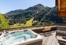 ULTRA-PREMIUM ALPINE COMPLEX of 3,500 m² in TIGNES (73) 5 Chalets, ski-in/ski-out access, view, swimming pool. 