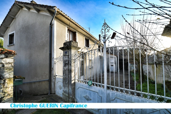 Maison à vendre 8 pièces proche de MONTIGNAC CHARENTE (16)