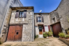 Maison de village avec grange, garage et fort potentiel d'évolution – Saint-Amant-de-Boixe